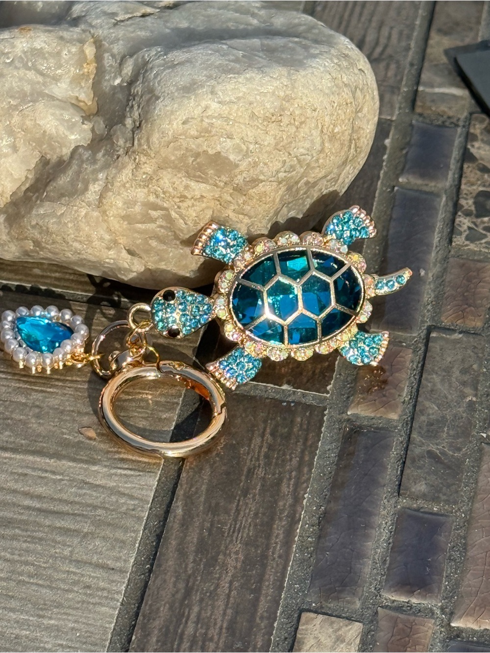 NWT Crystal Blue Rhinestone Turtle Glass Stone Keychain - Picture 3 of 4